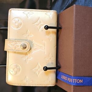 Louis Vuitton Cream Embossed Women's Kiss Lock Wallet
